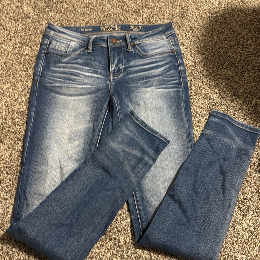 Buckle Black Skinnies
